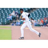 Daniel Vazquez of the Columbai Fireflies runs onto the field