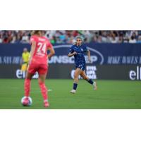 Portland Thorns FC's Jayden Perry and San Diego Wave FC's Kimmi Ascanio on the field