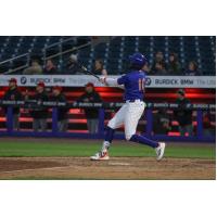Ronny Mauricio of the Syracuse Mets homers
