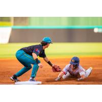 Mississippi Mud Monsters prepare to make a tag