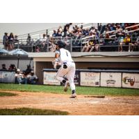 Fond du Lac Dock Spiders second baseman Devin Nunez breaks from the box