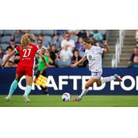 Racing Louisville FC's Elexa Bahr and Kansas City Current's Kayla Sharples in action
