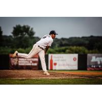 Fond du Lac Dock Spiders' Elden Santana on the mound