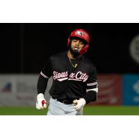 Maikol Escotto of the Sioux City Explorers rounds the bases
