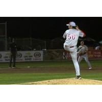 Winnipeg Goldeyes pitcher Henry Omaña