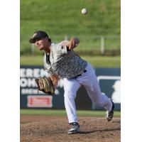Sioux City Explorers pitcher Ben DeTaeye