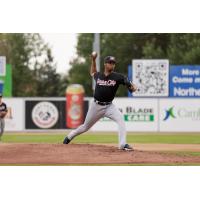 Sioux City Explorers pitcher Peniel Otaño