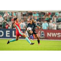 Washington Spirit midfielder Leicy Santos (right)