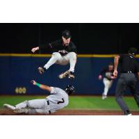 Pensacola Blue Wahoos and Columbus Clingstones in action