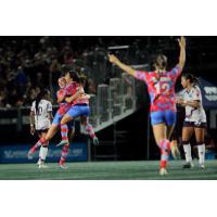 Montréal Roses react following a goal