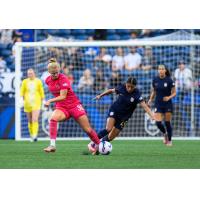 Hannah Betfort of the North Carolina Courage (left) vs. the Seattle Reign