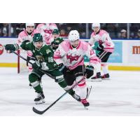 Everett Silvertips' Nolan Chastko battles Kelowna Rockets' Owen Folstrom