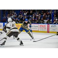 Syracuse Crunch right wing Mitchell Chaffee vs. the Hershey Bears