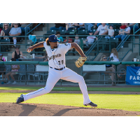 Willian Suárez pitching for the Tri-City Dust Devils
