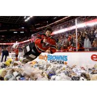 Calgary Hitmen goaltender Eric Tu