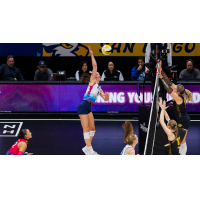 Omaha Supernovas opposite hitter Emily Londot