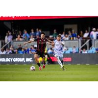 Atlanta United's Steven Alzate and San Jose Earthquakes' Benji Kikanović in action