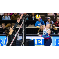 Omaha Supernovas opposite hitter Emily Londot