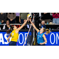 Omaha Supernovas setter Sydney Hilley (right) battles for the ball