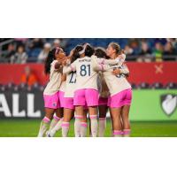 San Diego Wave FC celebratory huddle