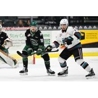 Everett Silvertips' Nolan Chastko and Kelowna Rockets' Ty Halaburda in action
