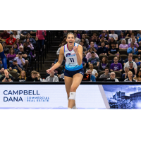 Omaha Supernovas outside hitter Sarah Parsons