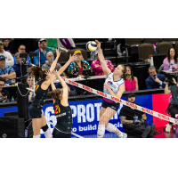 Omaha Supernovas middle blocker Elise Goetzinger