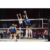 Grand Rapids Rise middle blocker Alyssa Jensen (far court) vs. the San Diego Mojo