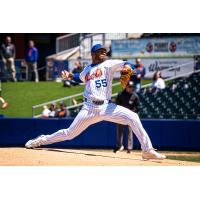Syracuse Mets pitcher Xzavion Curry