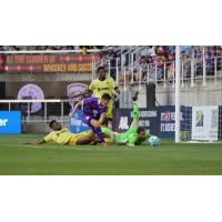 Pittsburgh Riverhounds goalkeeper Nico Campuzano sprawls to make a stop