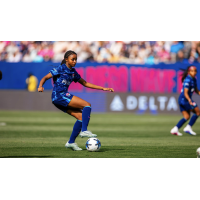 San Diego Wave FC midfielder Laurina Fazer