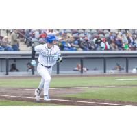 Lake Country DockHounds outfielder Peter Zimmerman runs to first
