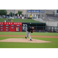Pensacola Blue Wahoos' Mason Vinyard on the mound