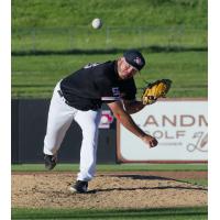 Sioux City Explorers pitcher Zach Willeman