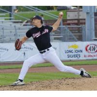 Sioux City Explorers pitcher Ben DeTaeye