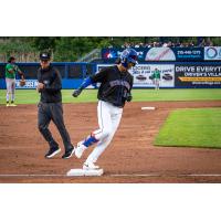Jihwan Bae of the Syracuse Mets heads around third