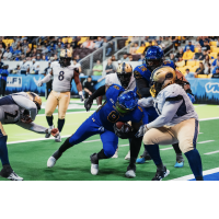 Minnesota Monsters defensive lineman Claude Davis vs. the Kentucky Barrels
