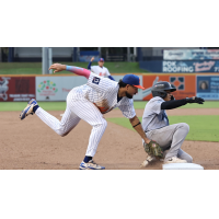 St. Lucie Mets shortstop Antonio Jimenez tags a baserunner