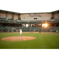 Lincoln Saltdogs warming up