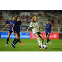 Seattle Reign FC and the North Carolina Courage in action