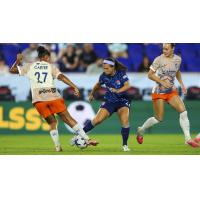 Gotham FC's Jess Carter battles San Diego Wave FC's Lia Godfrey