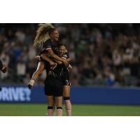 Angel City Football Club congratulates Ally Sentnor after her goal