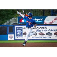 Syracuse Mets third baseman Billy Amick rounds the bases following a homer