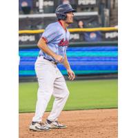 Lincoln Saltdogs lead off base