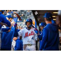 Syracuse Mets congratulate Jefferson Rojas